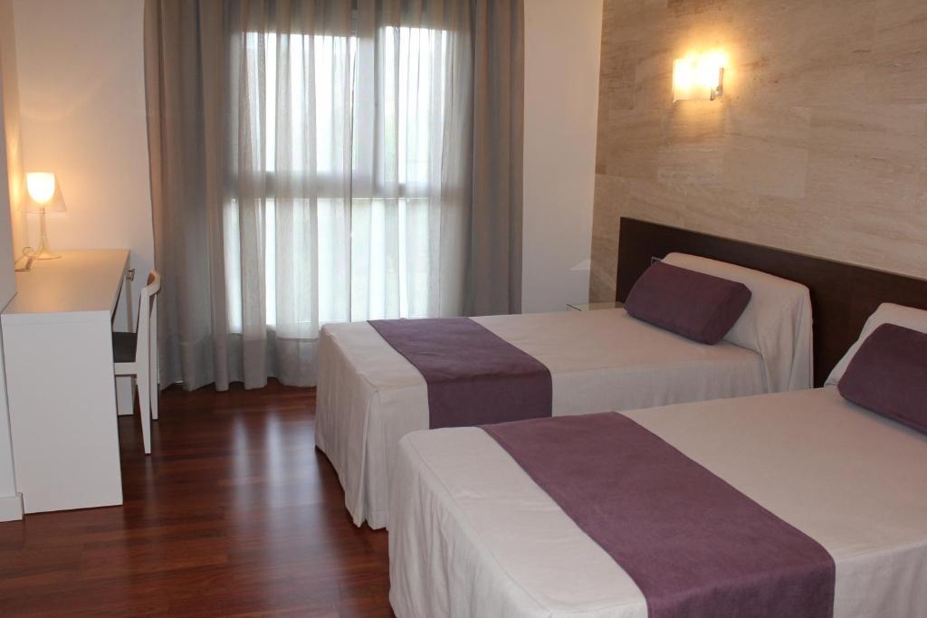 Escuderos Hotel Cruz Argamasilla de Calatrava Quarto foto